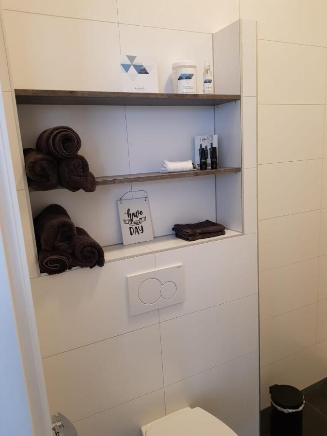 Slapen Bij Van-V Zierikzee Esterno foto