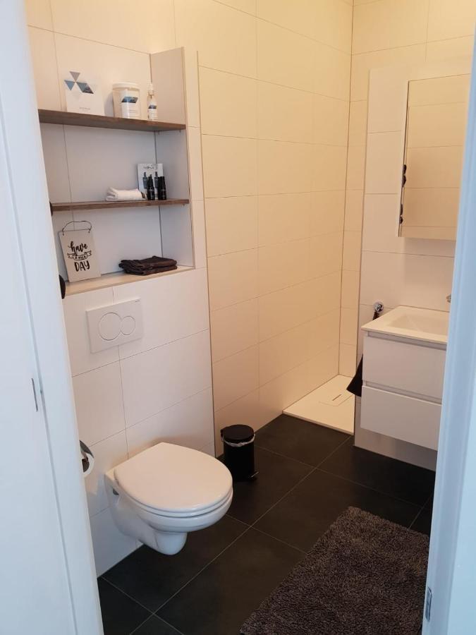 Slapen Bij Van-V Zierikzee Esterno foto