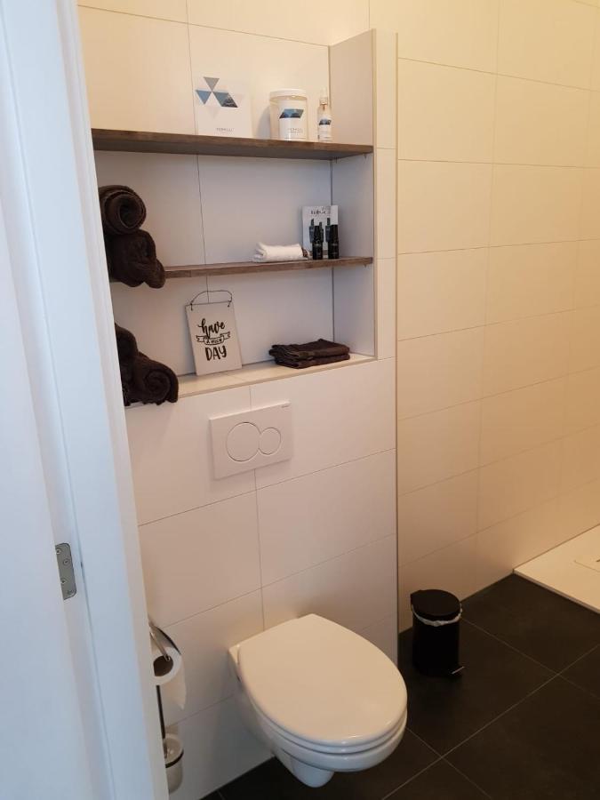 Slapen Bij Van-V Zierikzee Esterno foto