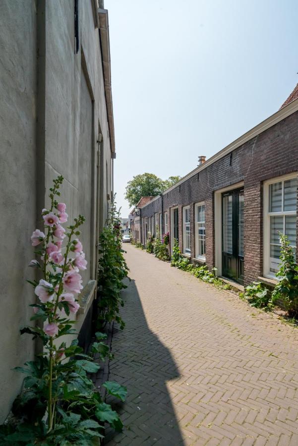 Slapen Bij Van-V Zierikzee Esterno foto
