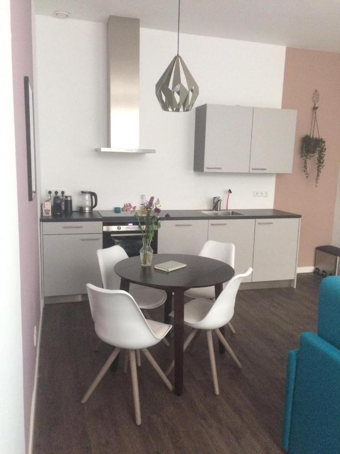 Slapen Bij Van-V Zierikzee Esterno foto